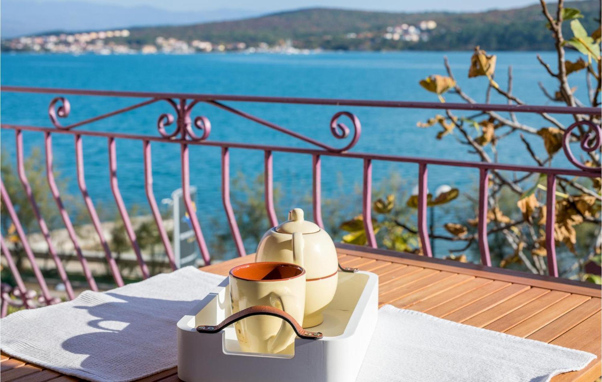 Gorgeous Apartment In Cizici With House Sea View Экстерьер фото
