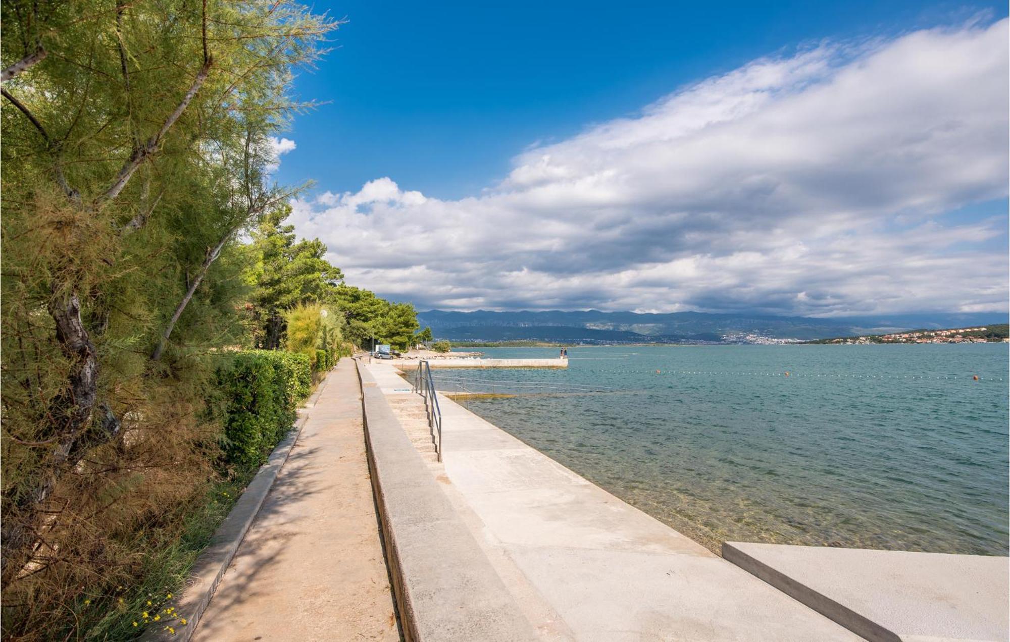 Gorgeous Apartment In Cizici With House Sea View Экстерьер фото